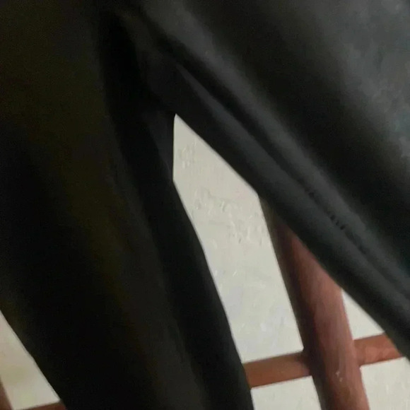 🆕 SPANX Faux Leather Leggings - Picture 5 of 7